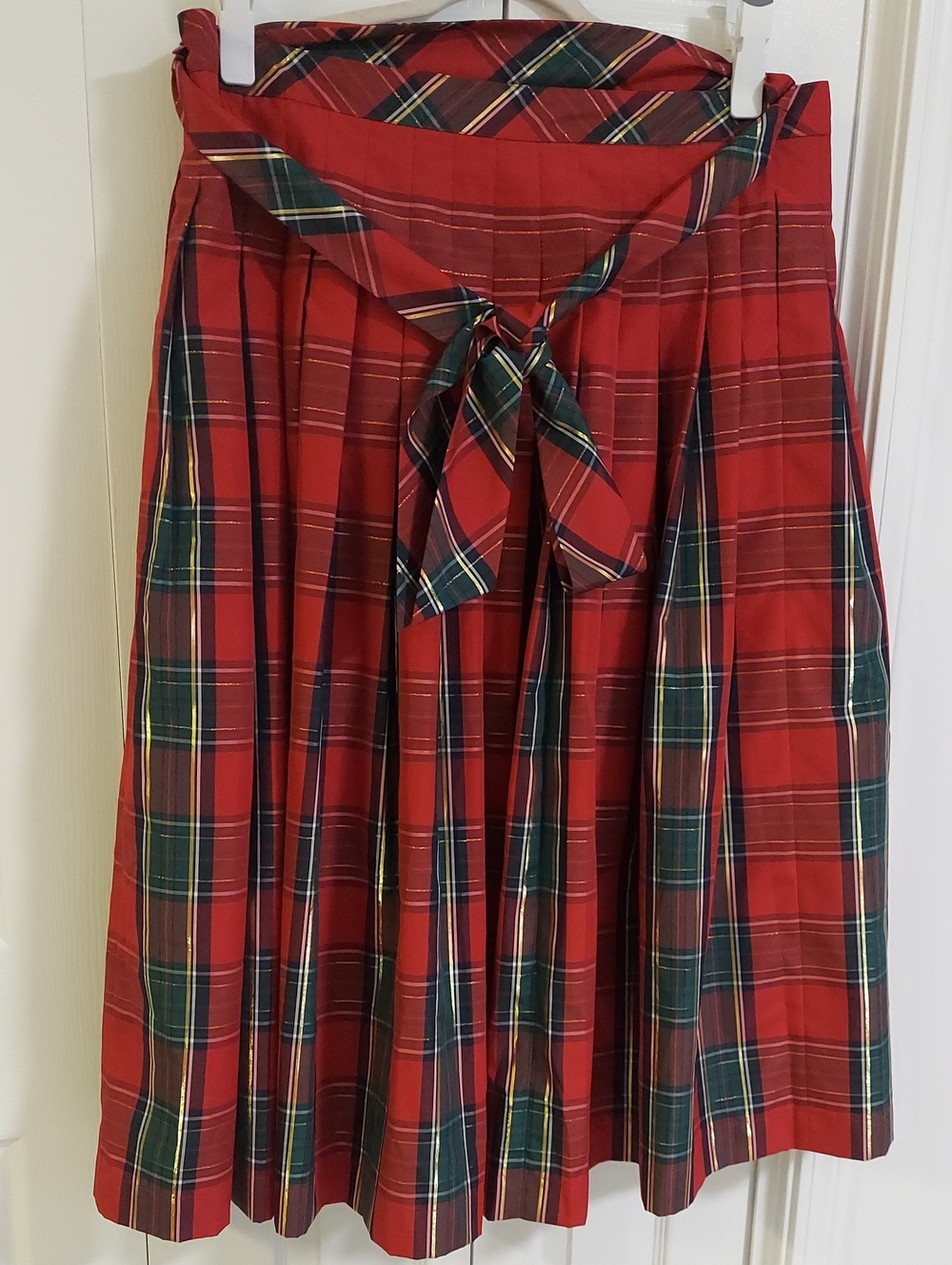 Talbots Skirt, Size 18W, Red & Green Stewart Plaid, Pleats, Tie Belt - Picture 10 of 11